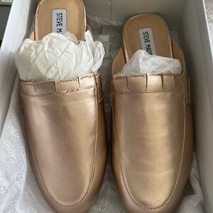 𝅺STEVE Madden Women's Kandi Slip-On Loafer, Rose Gold, size 7